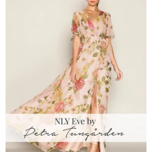  - Använd 1 gång på ett bröllop, fint skick.  Nypris 799kr säljer för 500 eller mindre vid snabb affär