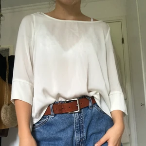  - Superfin blus från bikbok i storlek XS (jag är en S och den passar bra på mig). I fint skick.