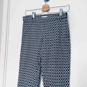  - Snygga mönstrade byxor💓 Köparen står för frakt