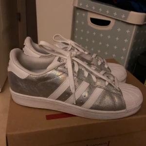  - Använt en gång. Supersnygga! Frakt tillkommer. 