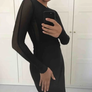  - Använd ett fåtal gånger, säljes pga att jag har för många liknande klänningar