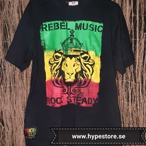  - Träck & field  t-shirt strl xl /kan posta spårbart med postnord för 75 