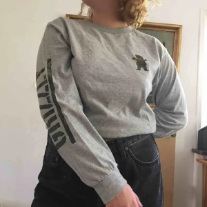  - Grizzly longsleeve med snyggt print.