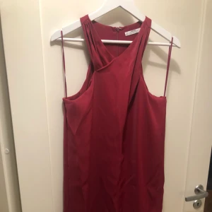  - Använd kanske en gång, hade den i garderoben och nu vill bli av efter garderobsrensning :)