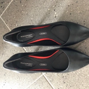  - Nya Rockport pums st 36, köptes fel storlek och försent för lämna tillbaka.   Passar nog de som har st 35-36.
