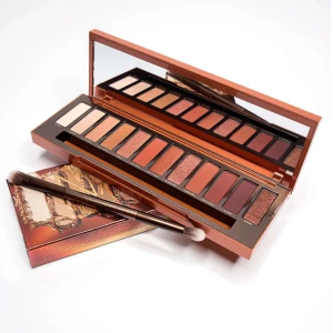  - Tror tyvärr att jag måste sälja min vackraste ägodel då jag har alldeles för torra ögonlock för ögonskugga. Urban Decay Naked Heat, använd sparsamt 2 gånger så i princip helt ny. Köpt på Kicks. Skickar ej av säkerhetsskäl så möts endast upp (i Stockholm)