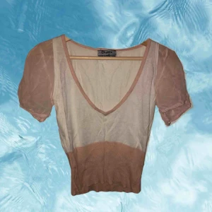  - Crop top, sheet sleeves and knit body. 📦Price includes shipping 📦