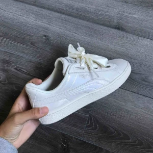  - Säljer helt nya Puma skor, passar även en 38/38.5.  Skicka meddelande för mer info