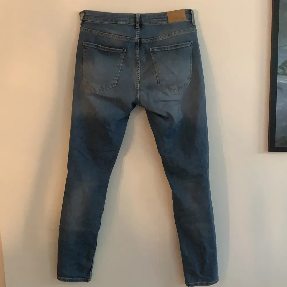 Superfina jeans från Gina tricot. Modell Kristen strl 31/M. Knappt använda och är i superfint skick. Köparen står för frakten. Fraktar endast.. Jeans & Byxor.