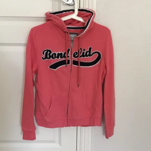 Bondelid kofta - Säljer denna kofta från Bondelid. Storlek M, men sitter som en S. Använd, men i bra skick. 50 kr eller bud, köparen står för frakt ☺️