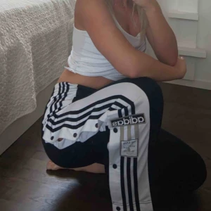  - Populär och coola Adibreak pant! Använda väldigt sparsamt!🤟🏼🤍