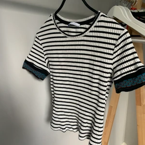 T-shirt - Jättesnygg randig t-shiet från Zara😍 (Passar perfekt för S)