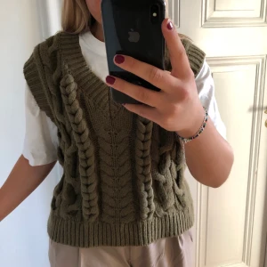 Väst - Stickad väst från Zara. Storlek S