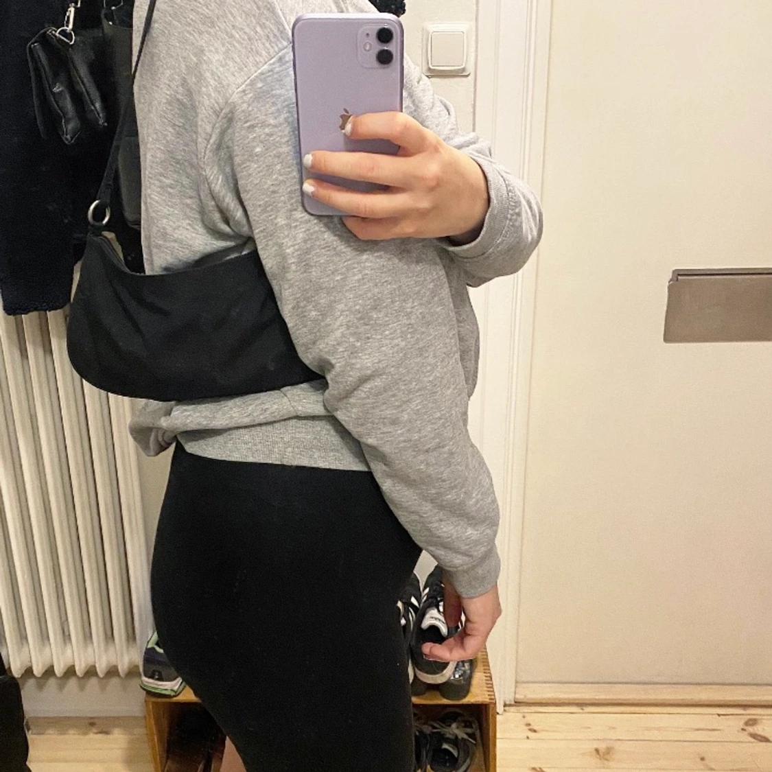 Liten svart axelväska - 90