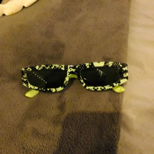 Balla brillor - Säljer ett par rikigt balla brillor från asos använda fåtal ggr så väldigt fint skick! Köpta för 150 kr. Fraktar endast (köparen står för frakten på 63kr)❤️