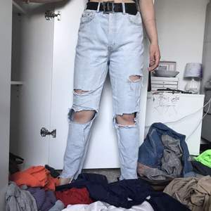 Bra skick, håliga mom jeans