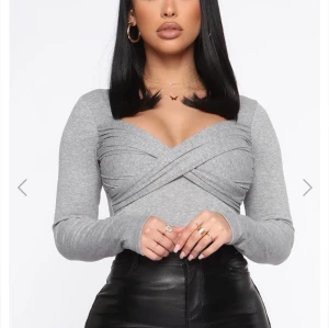 Fashionnova tröja - En jättefin tröja från fashionnova som inte längre kommer till användning, nypris 300kr