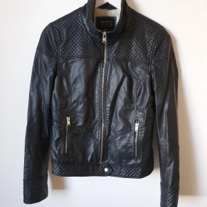 Leather look black jacket - Leather look black jacket from Bershka with fur isnside - size M