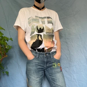 Inte som du tror - Vit t-shirt med text, bekväm och luftig,den är neutral så passa bra till allt✨                               skicka ett medelande om ni vill ses på plats bor i Garpenberg 