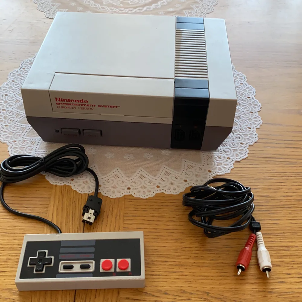 Nintendo oanvänt har aldrig spelat och garnityret intresse för spel Mosel mo.00 tating AC9V 850 c1985 nintendo. Hoodies.