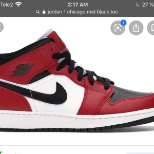 INTRESSEKOLL - Intressekoll på mina Jordan 1 Chicago mids black toe. Köpta för 2899kr nyskick!
