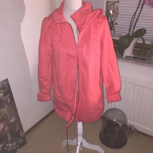  - En härlig aprikosfärgad jacka från ichi 
