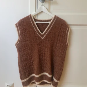 Vintage stickad väst - Jätte fin vintage stickad väst. Högsta bud får den.