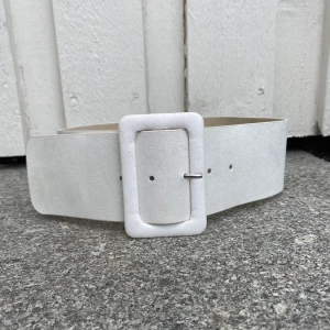 Midjebälte - Superfint midjebälte från Ivyrevel. Inte använd då den är för liten för mig tyvärr