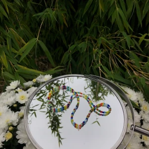 Pärlhalsband - Färgglatt pärlhalsband! 