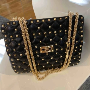  - Valentino liknande väska, ny skick!