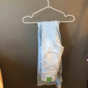  - Ljusa bootcut jeans från zara. Aldrig använda, små storleken! Helt sprillans. 