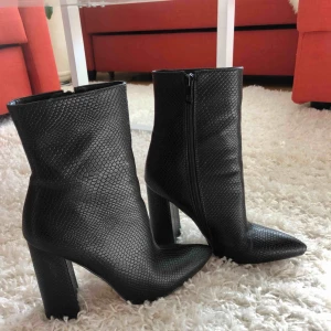  - Säljer mina urläckra boots pga lite användning av dem. Mycket bra skick då jag enbart använt dem 1 gång. 