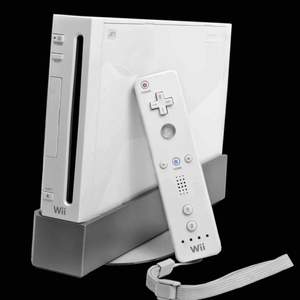 Säljer mitt gamla Wii i hopp om att någon annan använder det mer än mig!! Följer med 2 kontroller samt ett flertal spel. 