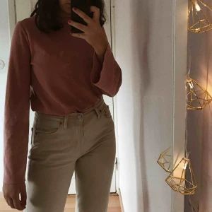  - Jättesöt Gammalrosa tröja med vida armar! Använd ca 2 gånger, ordpris 200kr