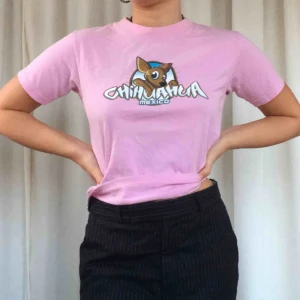 - Rosa T-shirt med sött tryck. Toppskick🍒🐕