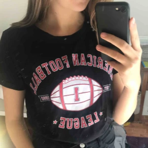  - Super fin tröja från New Yorker🥰 Inte mycket använd alls och passar S-M😋💕 Lite frakt tillkommer😘 Skriv om frågor😋💕 