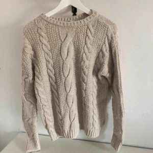  - Skön stickad tröja nu till hösten!  Kunden betalar själv frakten 💖