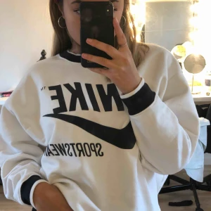  - Riktigt snygg Nike oversize tröja😍 frakt ingår i priset😚