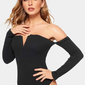  - Oanvänd topp från boohoo. Skriv gärna till mitt bloppiskonto då plick gör så min telefon laggar