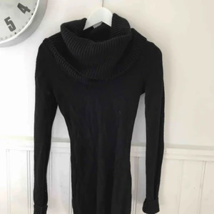  - Stickad klänning från HM storlek S. Frakt tillkommer