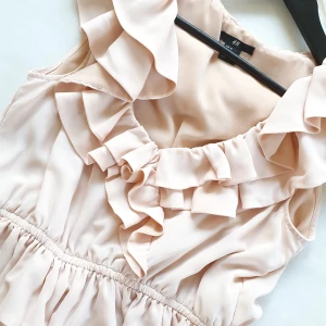  - Volang blus fråb HM  Kan mötas upp i Huddinge, Älvsjö, Årsta, Globen & Västberga