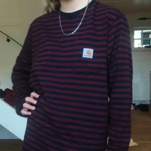  - Carhartt tröja köpt på Hollywood för 500kr Använd 1 gång. Frakt ingår