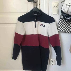  - En snygg fila klänning. Nästan omvänd :) kostnaden + frakt