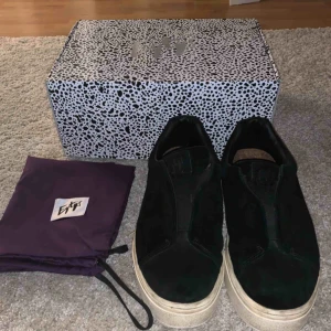  - Eytys i jättebra skick för att vara väl använda. Box och dustbag tillkommer självklart, skriv för fler bilder eller eventuellt frågor!  Tar endast köp via swish och köparen står för frakt!:) 