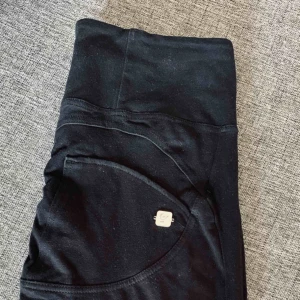  - WR.UP byxor i storlek Large. Lite nötta annars i bra skick. Nypris 1299:-.