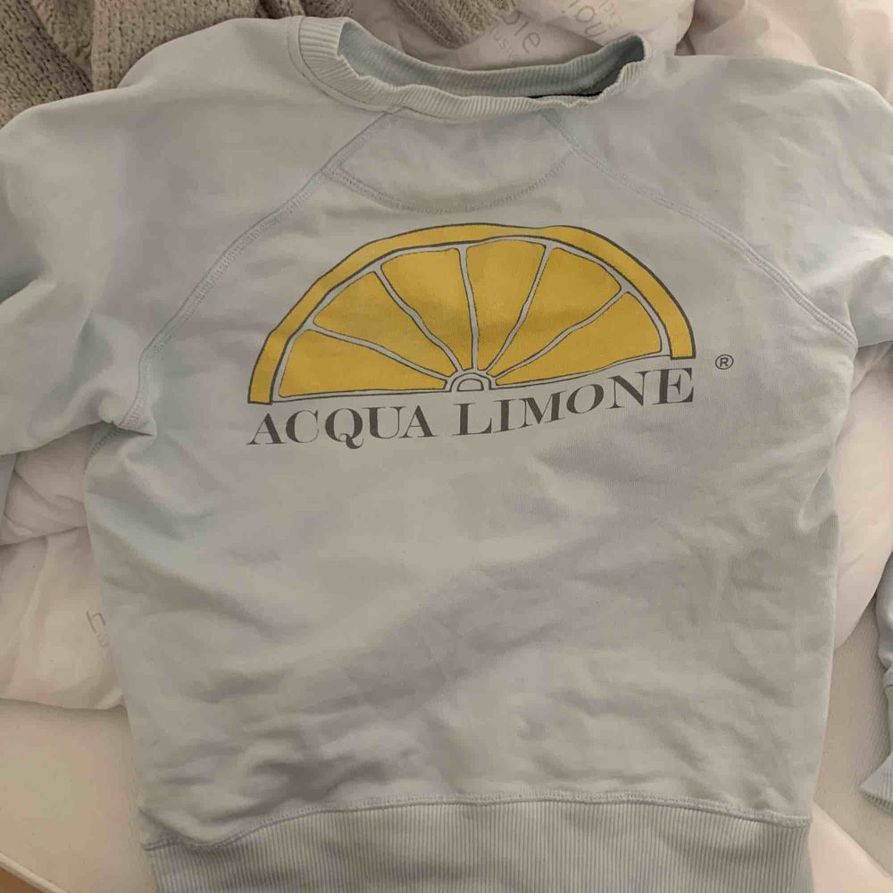 Acqua limone sweatshirt köpt här på Plick men kommer tyvärr inte till användning . Huvtröjor & Träningströjor.