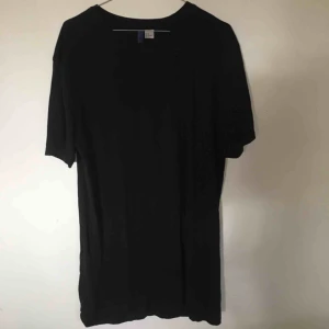  - T-shirt klänning!🌚🌻