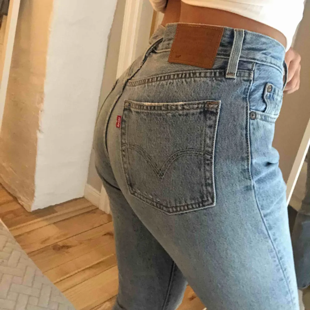 As snygga Levis 501 jeans endast använda 2/3 gånger! Säljes på grund av fel storlek. Jeans & Byxor.