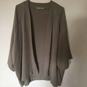  - Kakigrön superhärlig kimono från Åhléns! 