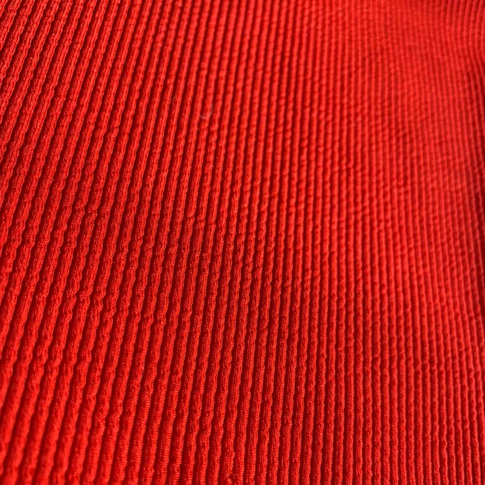 Så fin röd body från H&M, aldrig använd! Frakt tillkommer❤️ . Övrigt.